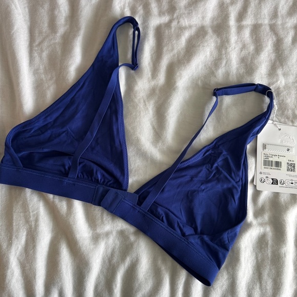 138 🆕💙 Lululemon Nulu Triange Bralette - Larkspur - Picture 10 of 11